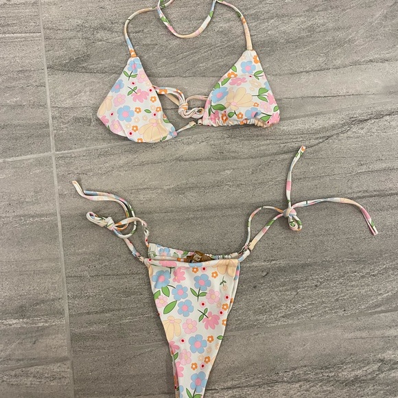 Floral Bikini - Picture 1 of 2
